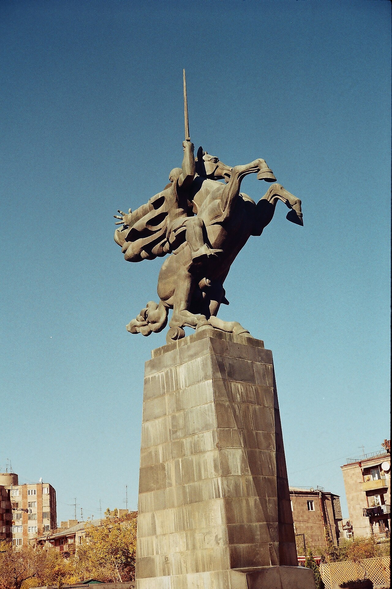 Una fotografia di Hayk Bzhishkyan statue
