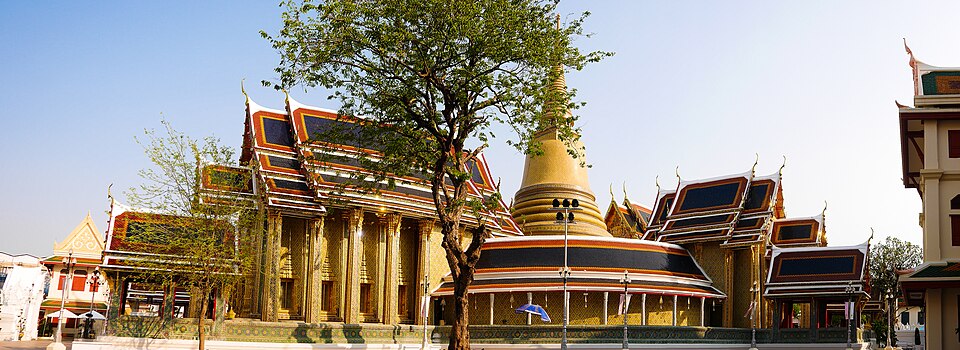 A photograph of Wat Ratchabophit