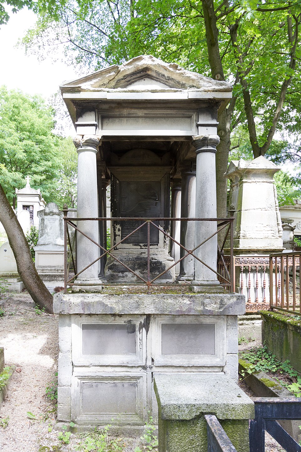 A photograph of Grave of Bicquelin