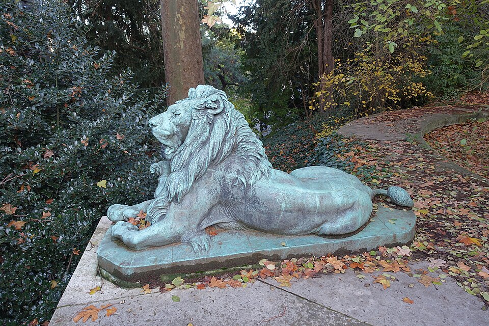 A photograph of Le lion, gardien du Jardin des plantes