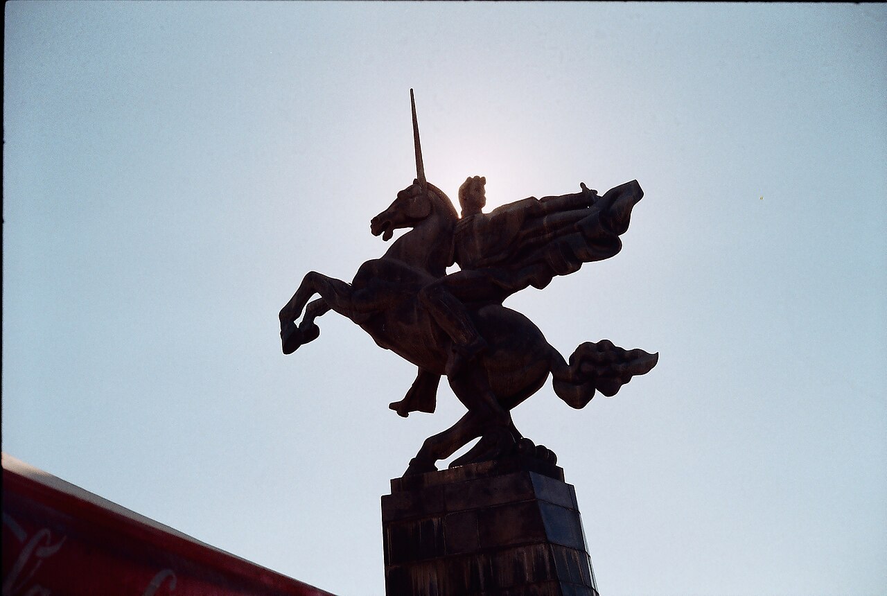Una fotografia di Hayk Bzhishkyan statue