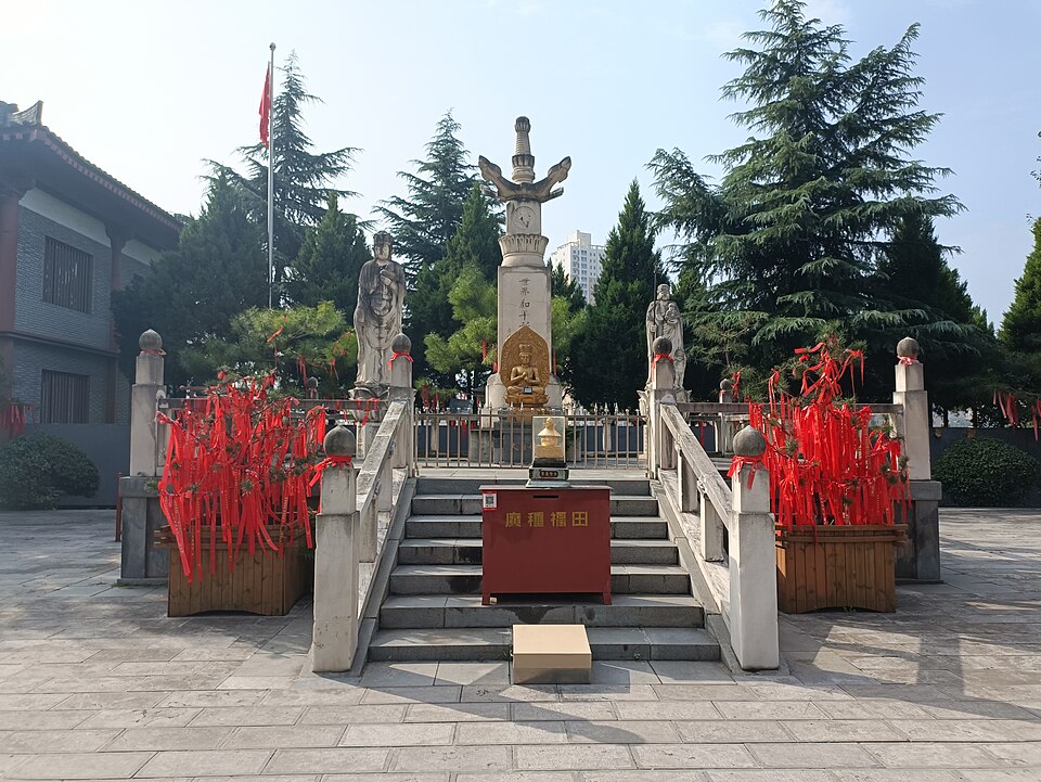 A photograph of Qinglong Temple