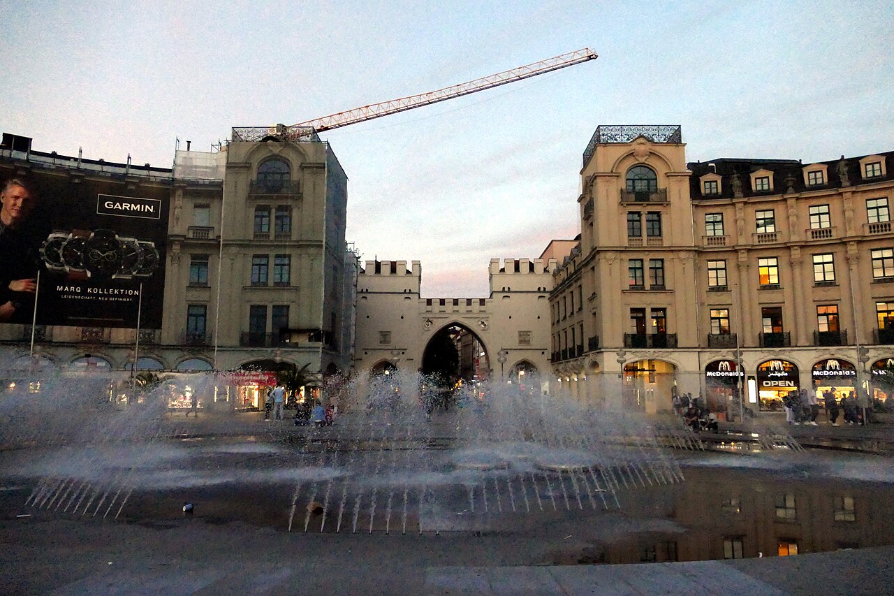 Karlsplatz (Stachus) fotoğrafı