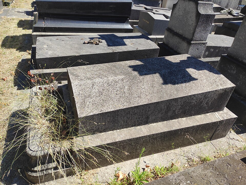 A photograph of Tombe de Maxime Vuillaume