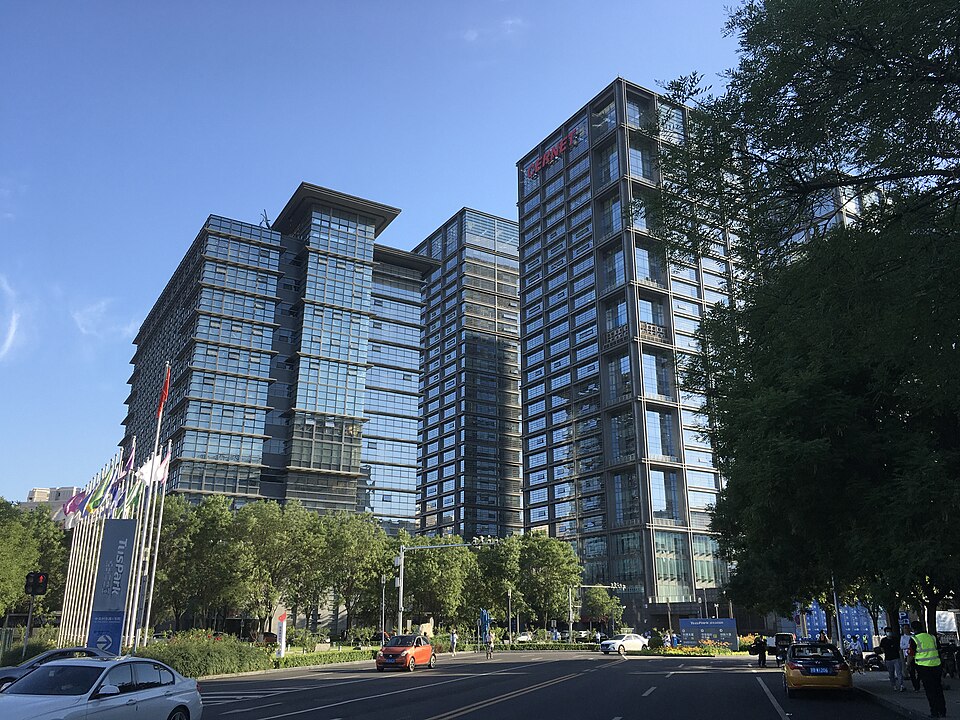 A photograph of 清华大学