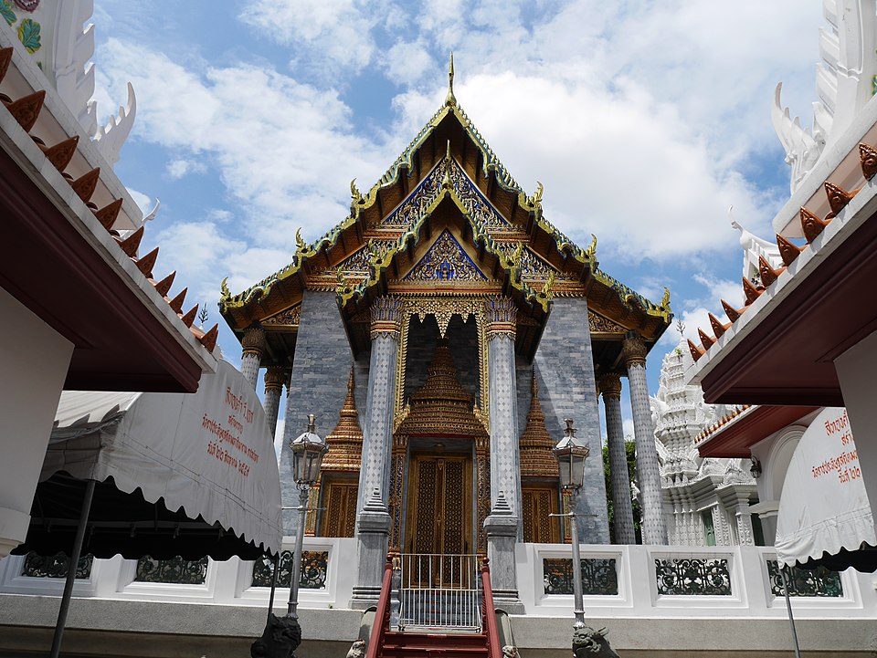 A photograph of Wat Ratchapradit