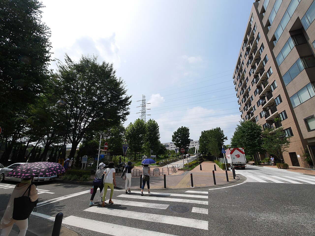 新横浜駅前公園