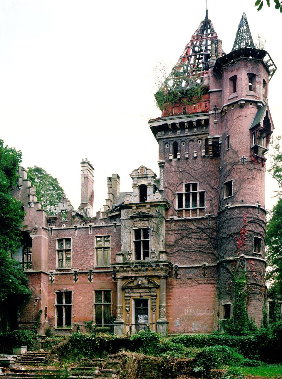 A photograph of Charle-Albert Castle