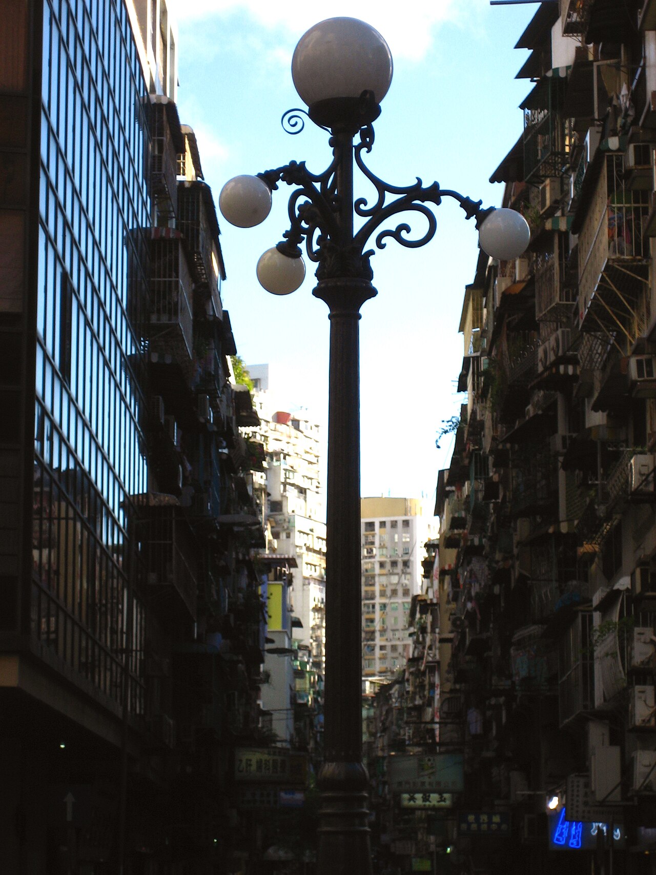 A photograph of Rotunda de Carlos da Maia