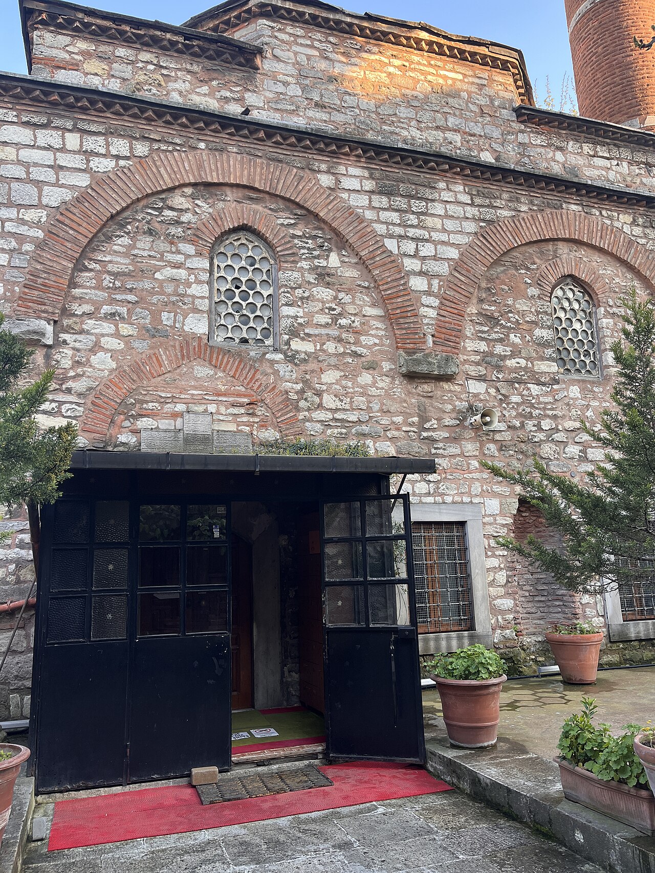 صورة İshak Paşa Mosque