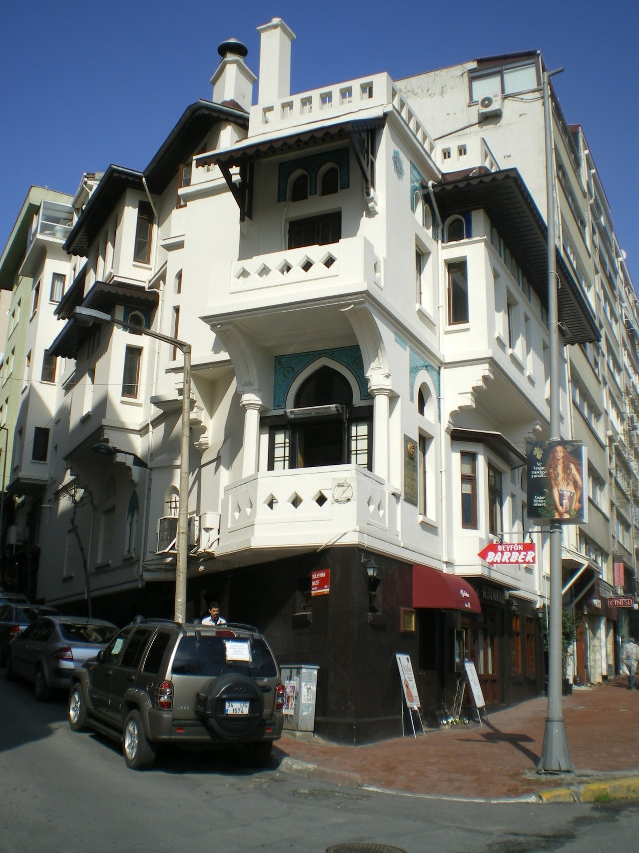 Vedat Tek Evi