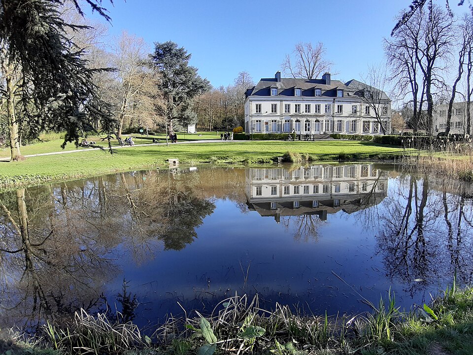 A photograph of Wolvendael Castle