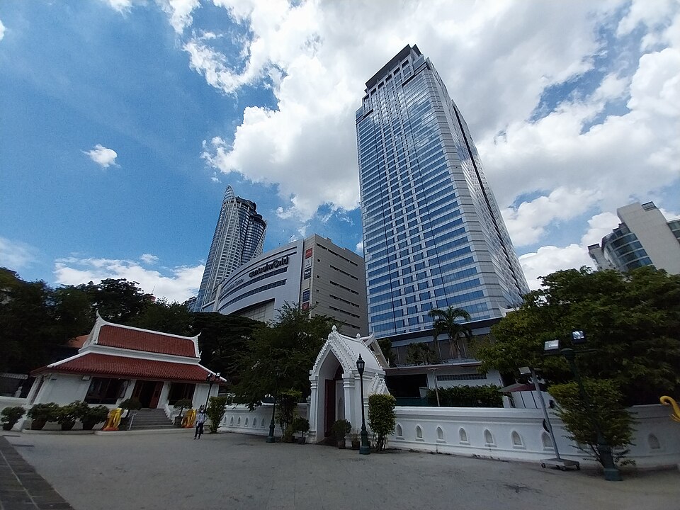 A photograph of Wat Pathum Wanaram