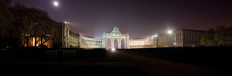 A photograph of Cinquantenaire Park
