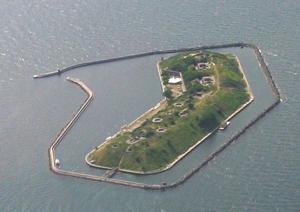 A photograph of Flakfortet