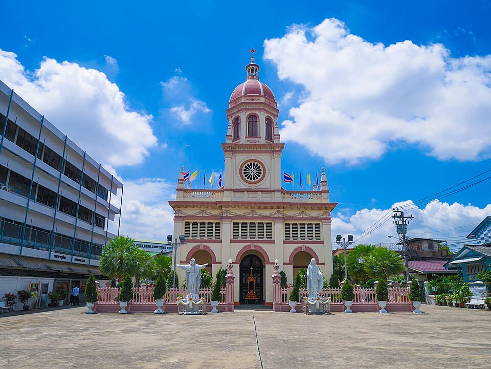 A photograph of Santa Cruz Church