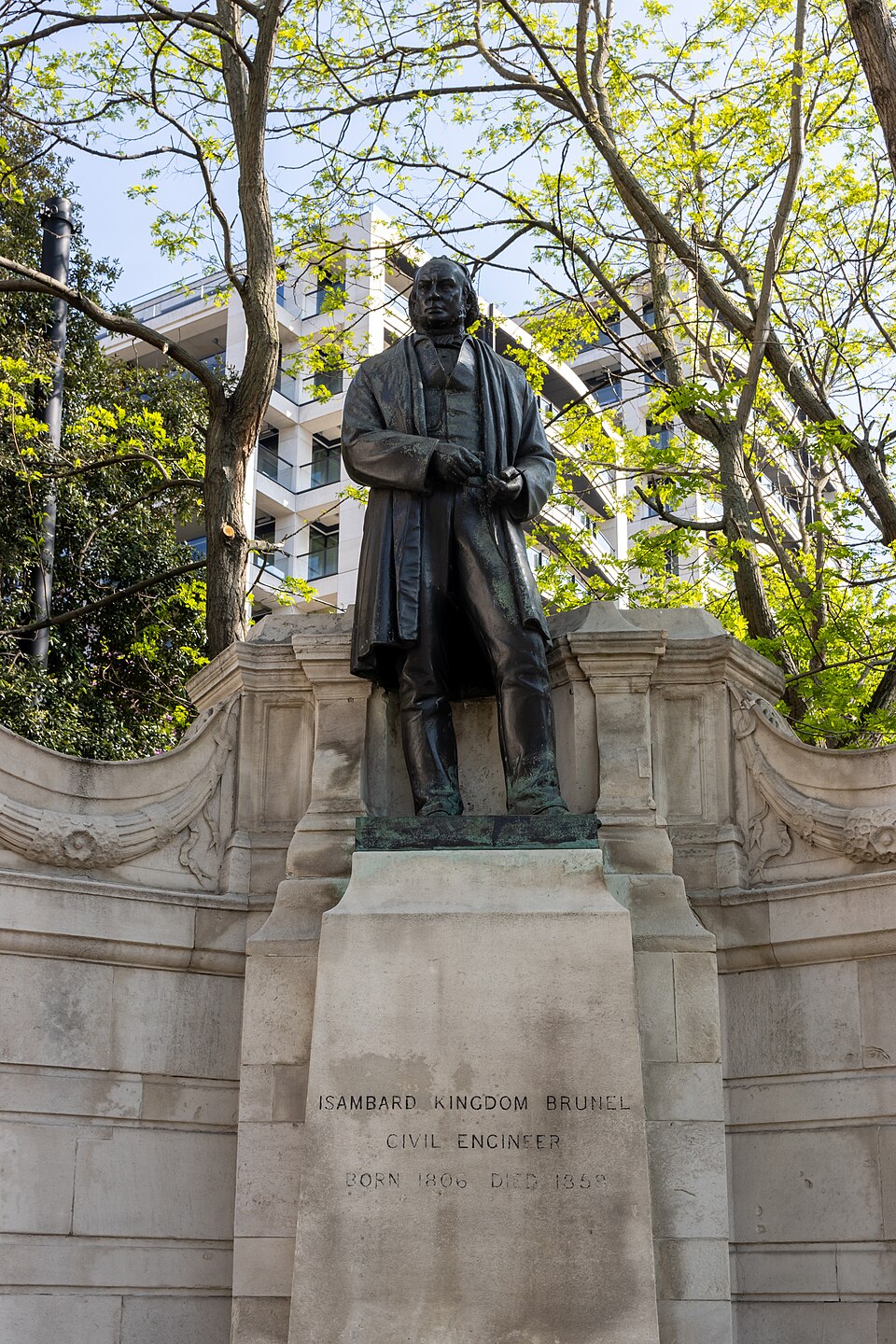 A photograph of Statue of Isambard Kingdom Brunel