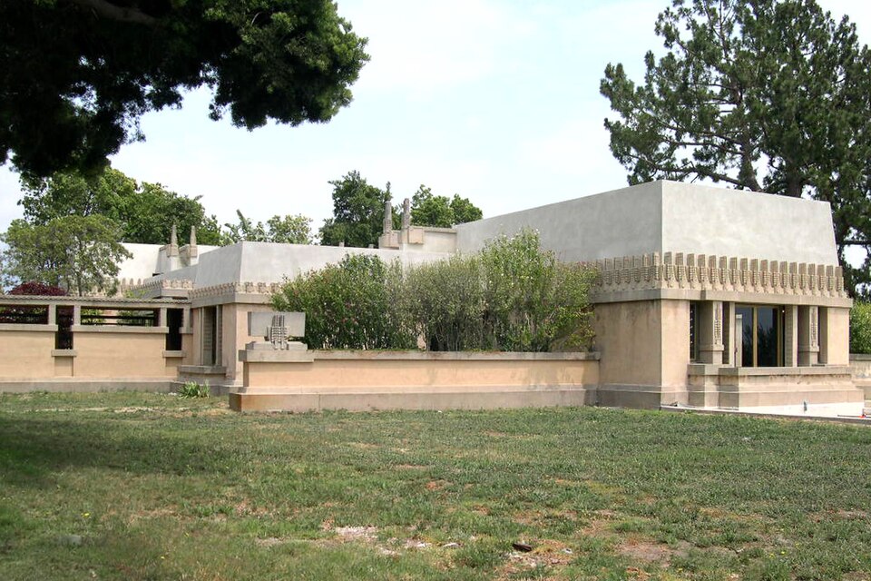 A photograph of Hollyhock House