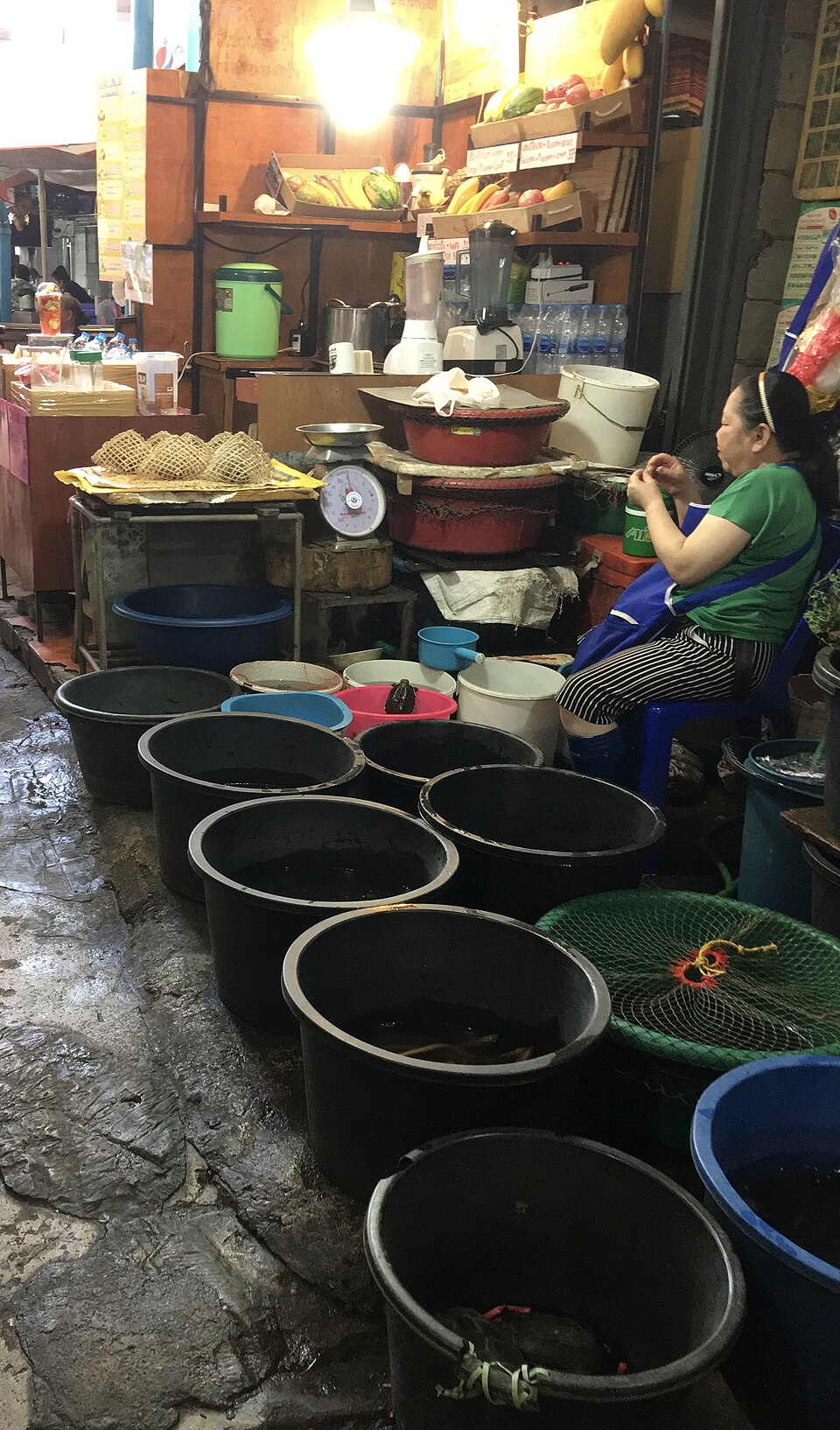 A photograph of Ton Lam Yai Flower Market