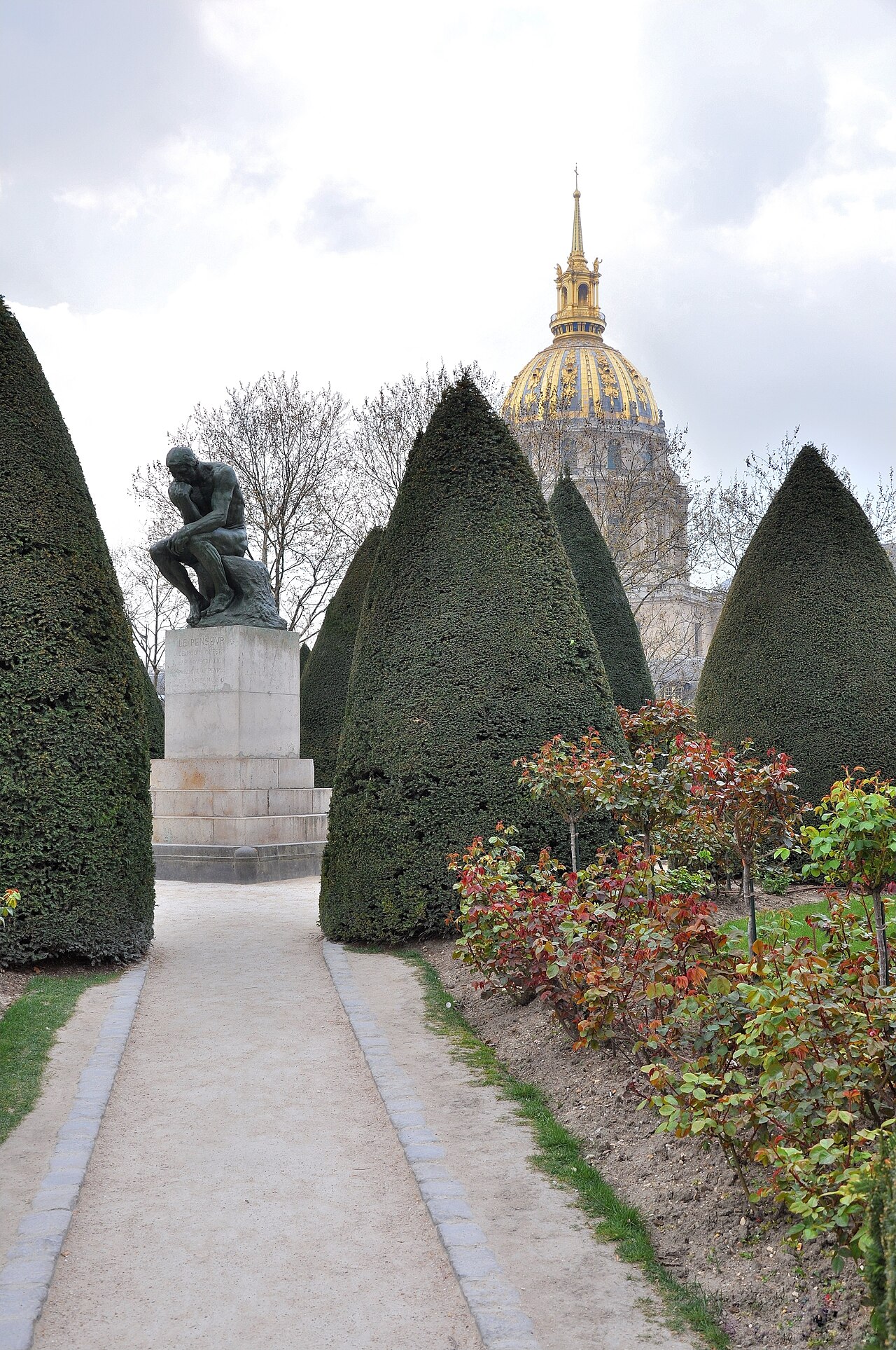 Düşünen Adam Heykeli (Paris)