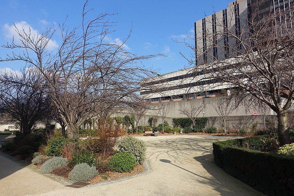 A photograph of square Henri-Huchard