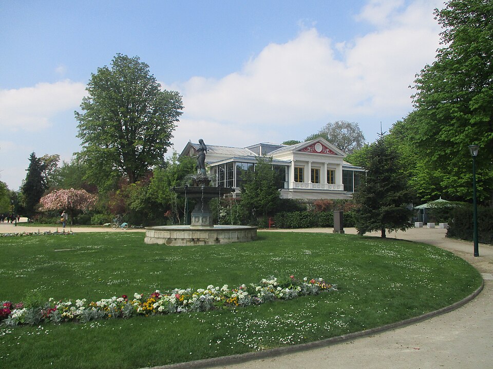 A photograph of Carré des Ambassadeurs