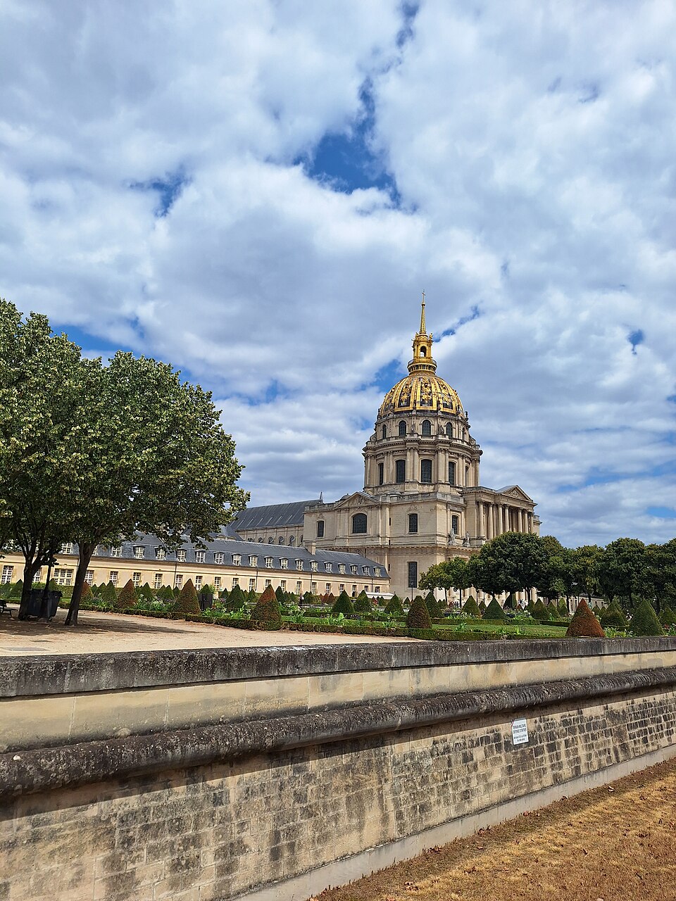 A photograph of Les Invalides