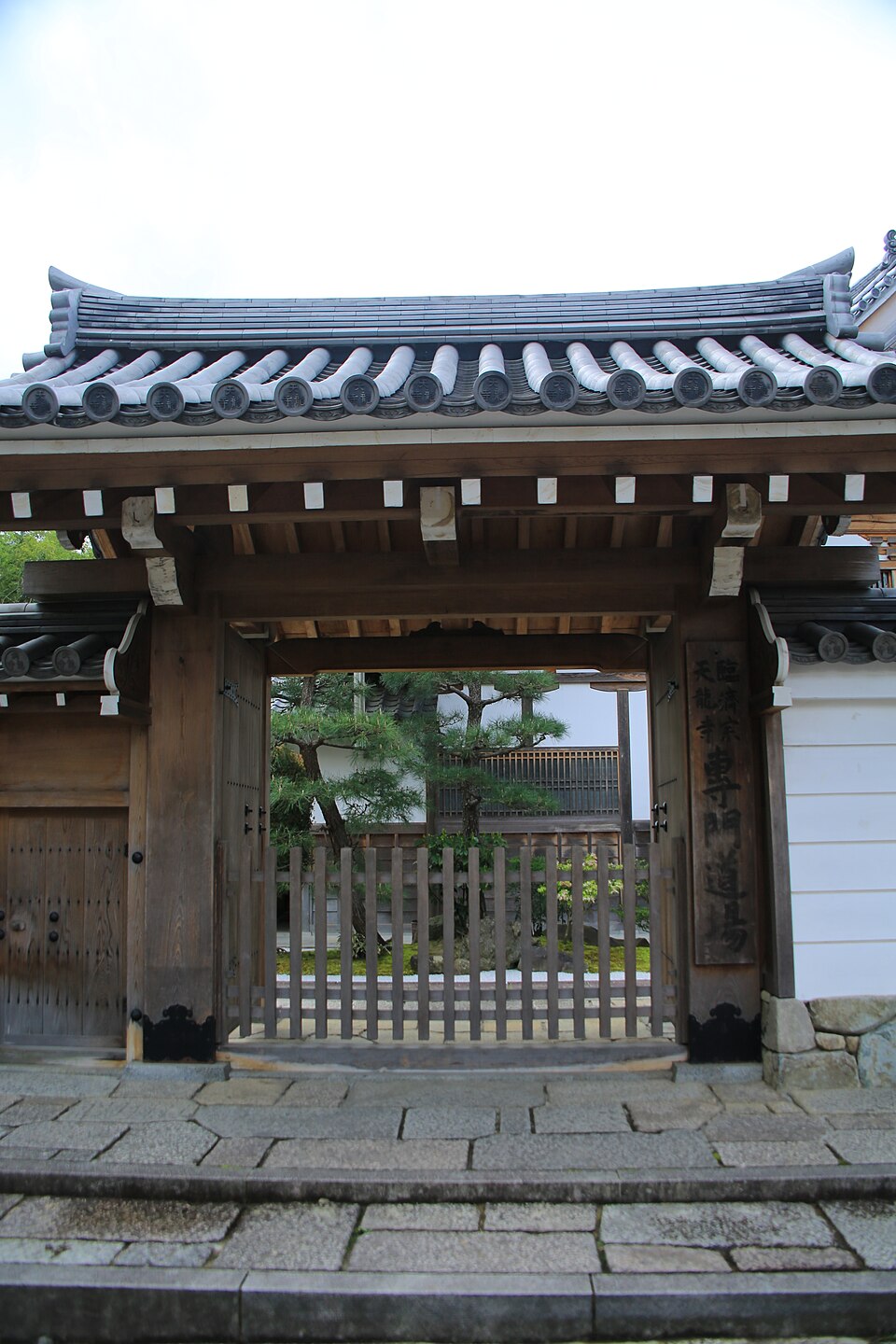 A photograph of tenryu-ji