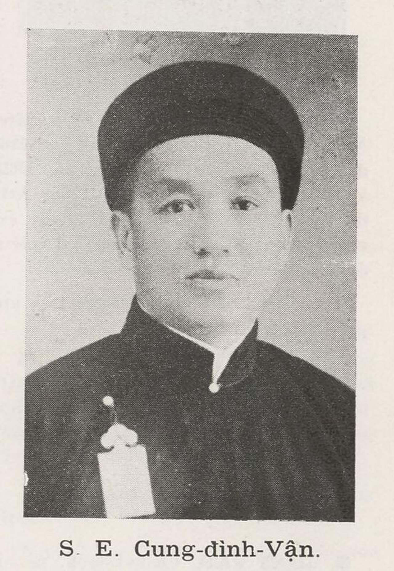 A photograph of Cung Đình