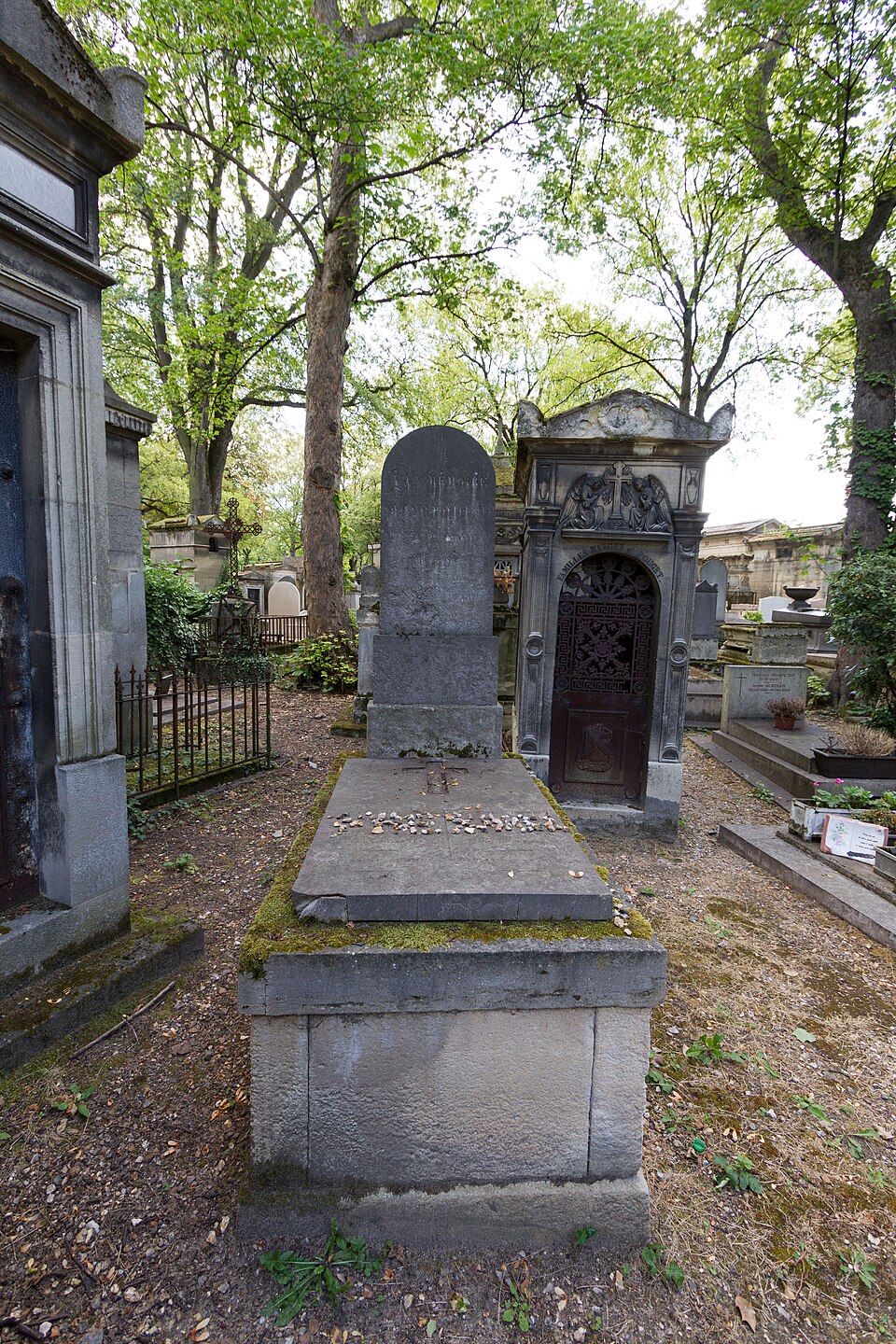 A photograph of Grave of Fresnel