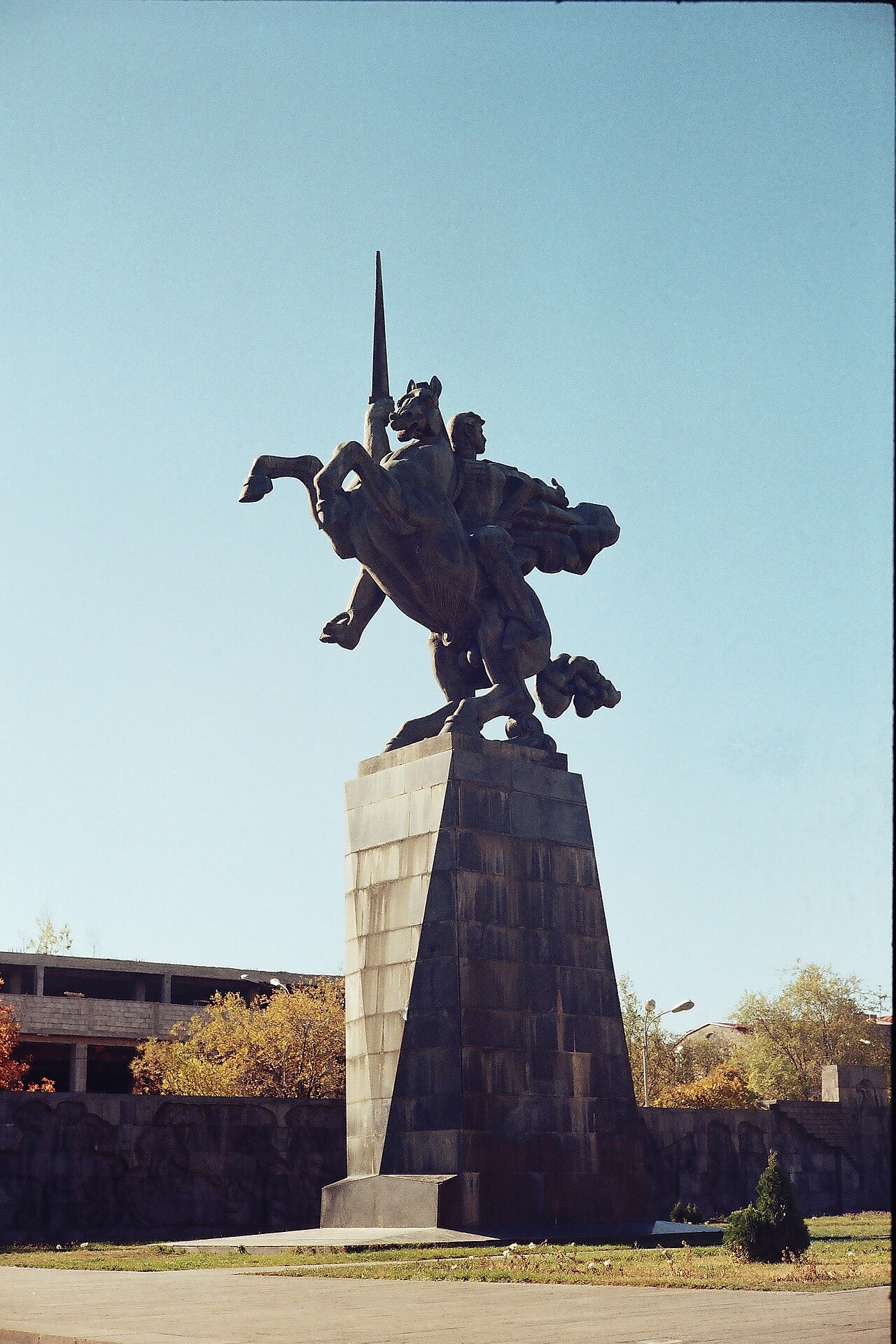 Una fotografia di Hayk Bzhishkyan statue