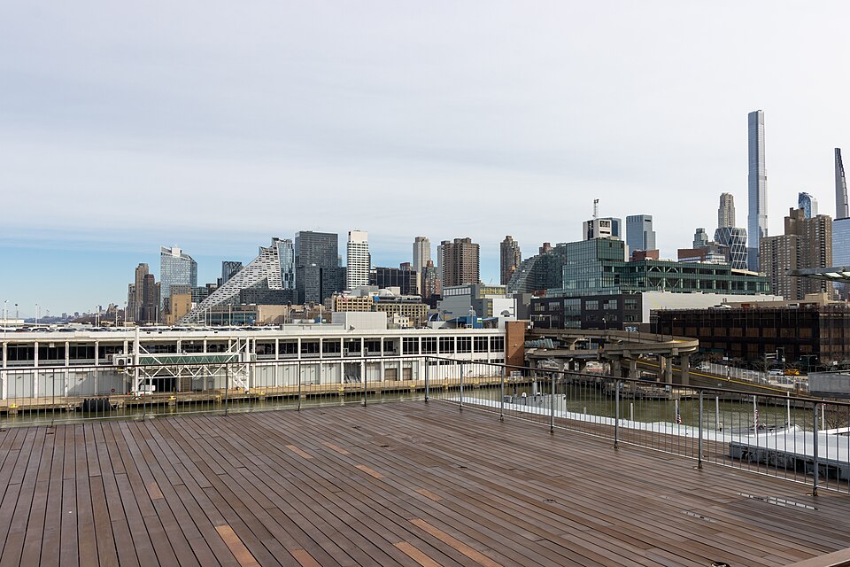 A photograph of Intrepid Sea, Air & Space Museum