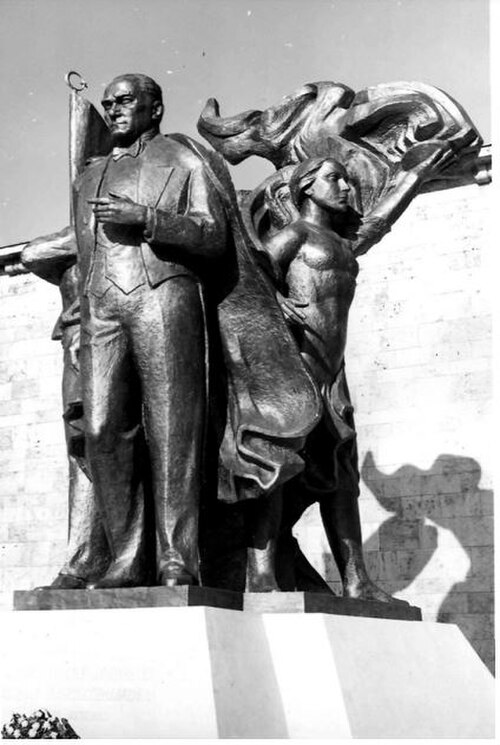 Atatürk Anıtı