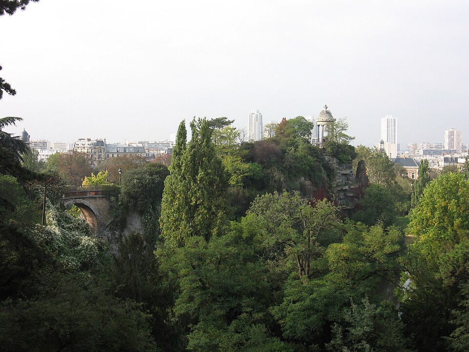 A photograph of parc des Buttes-Chaumont