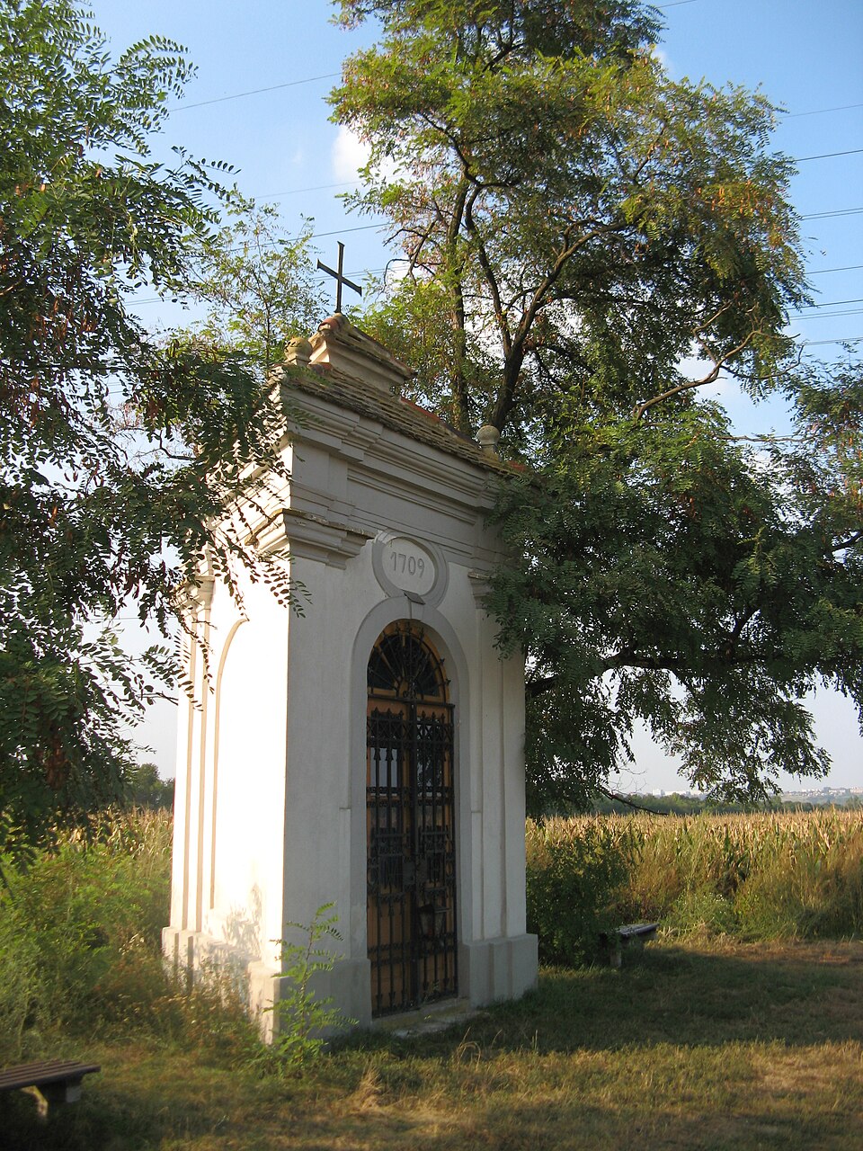 A photograph of Fieberkreuzkapelle, Rothneusiedl