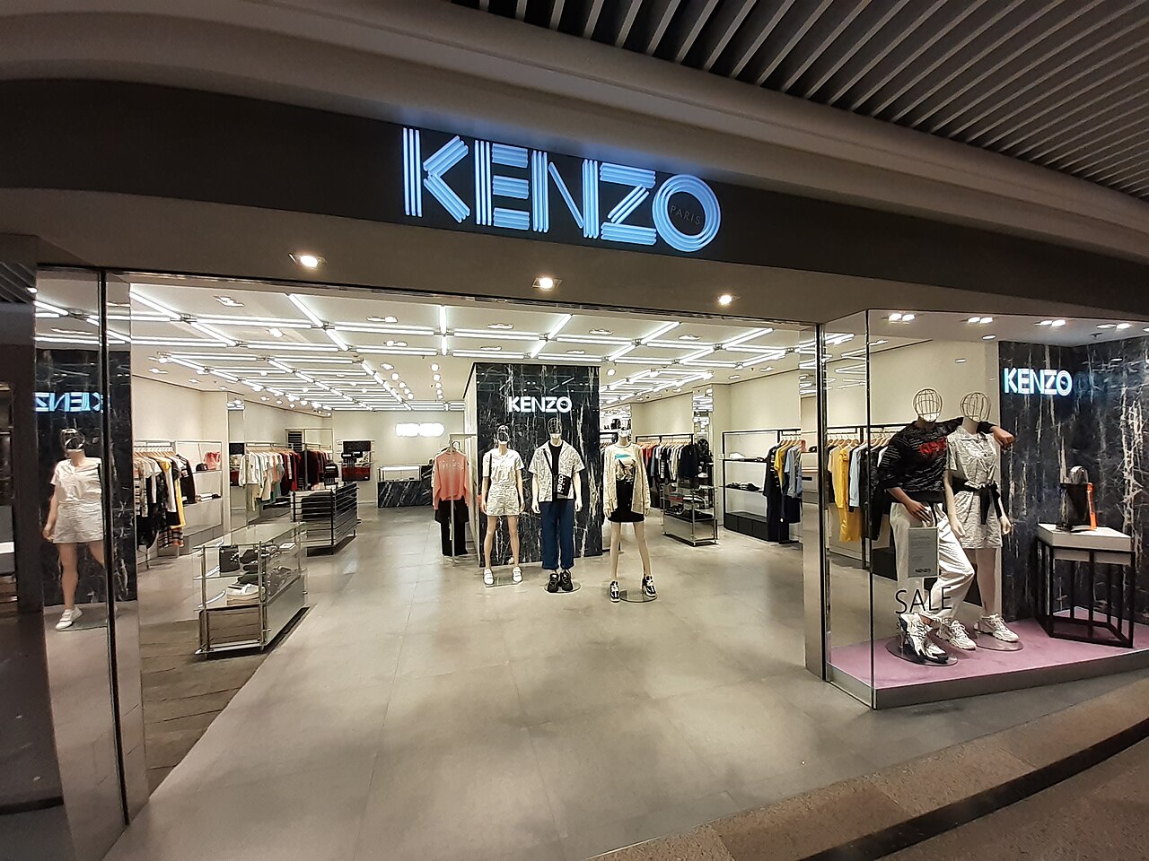 Uma fotografia de Kenzo