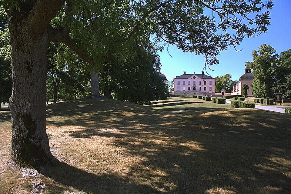 A photograph of Hässelby Castle