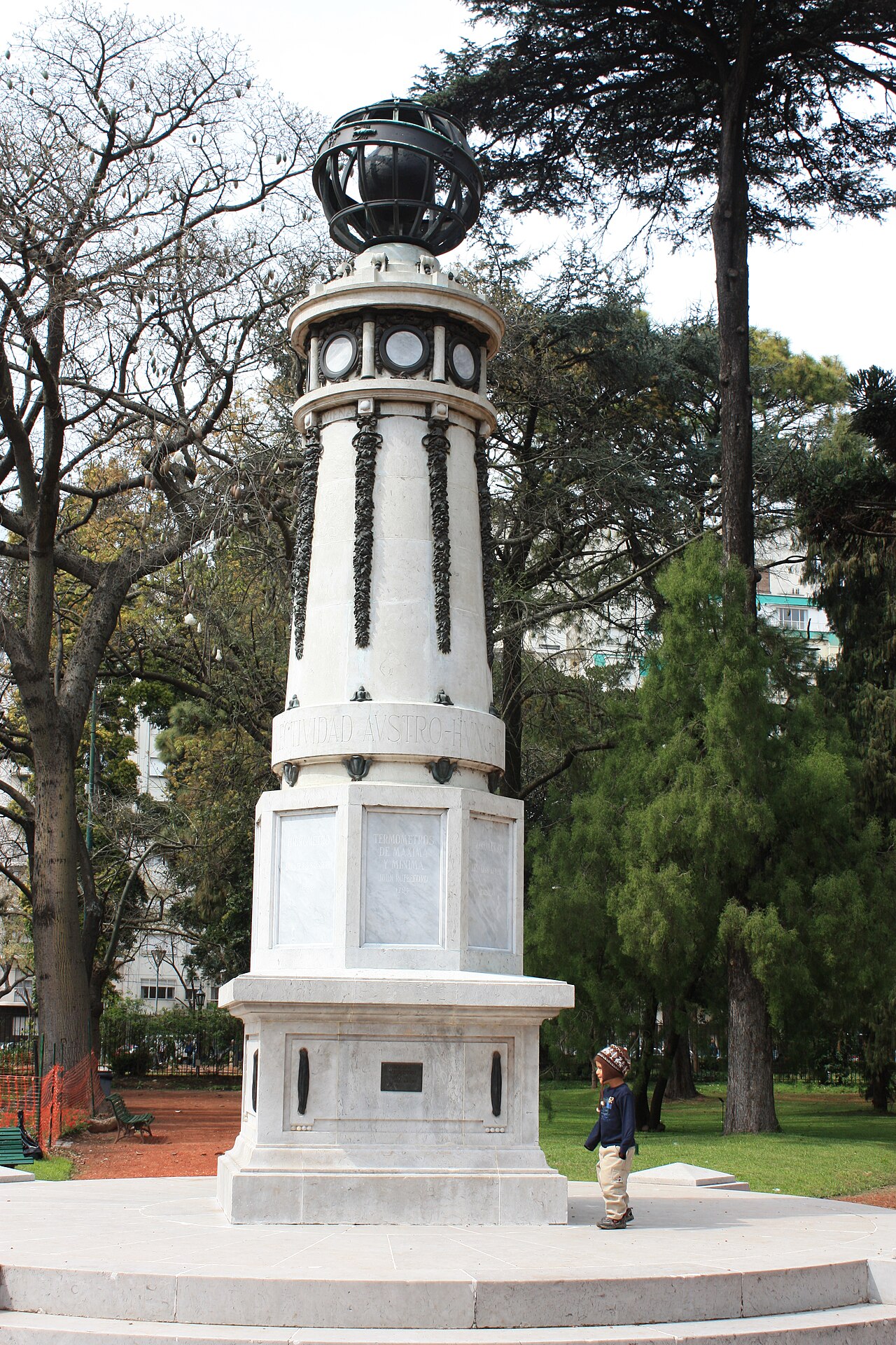 Uma fotografia de Meteorological Column