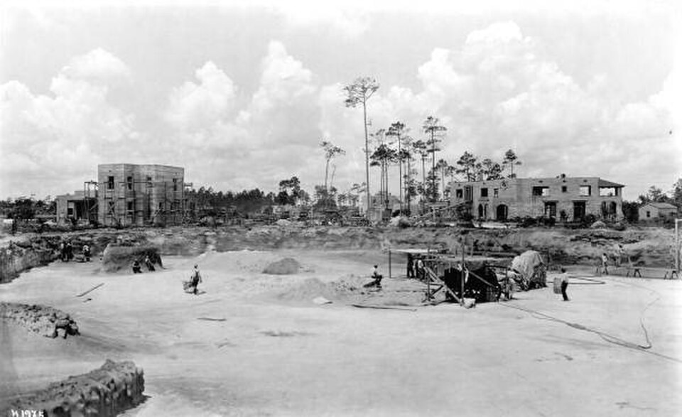 A photograph of Venetian Pool