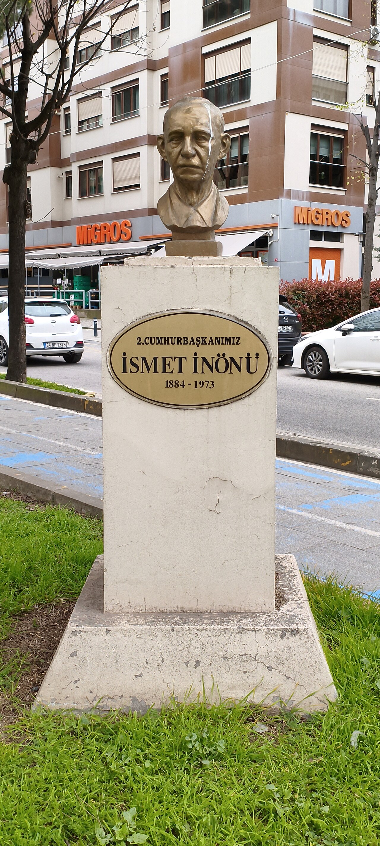 İsmet İnönü Büstü, Kadıköy