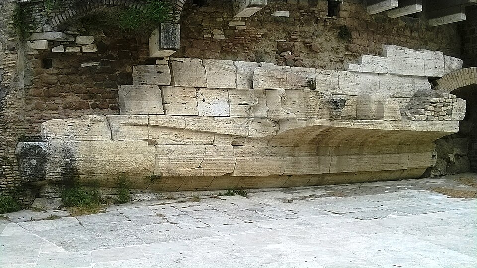 A photograph of Isola Tiberina