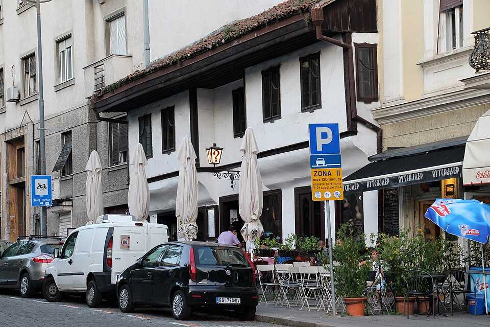 A photograph of Kafana ?