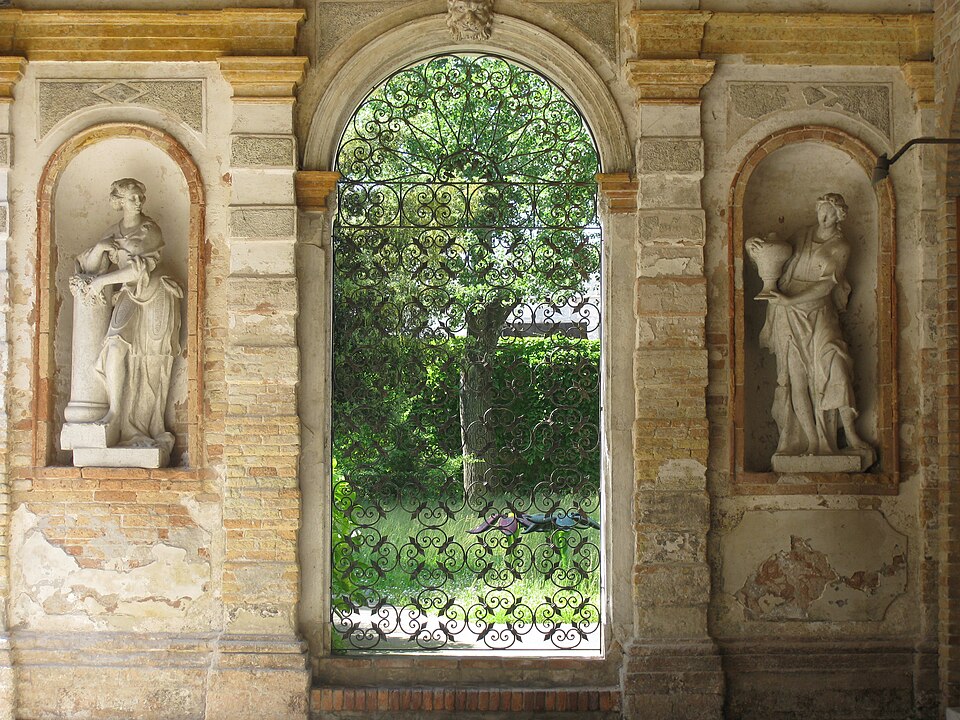 A photograph of Murano Glass Museum