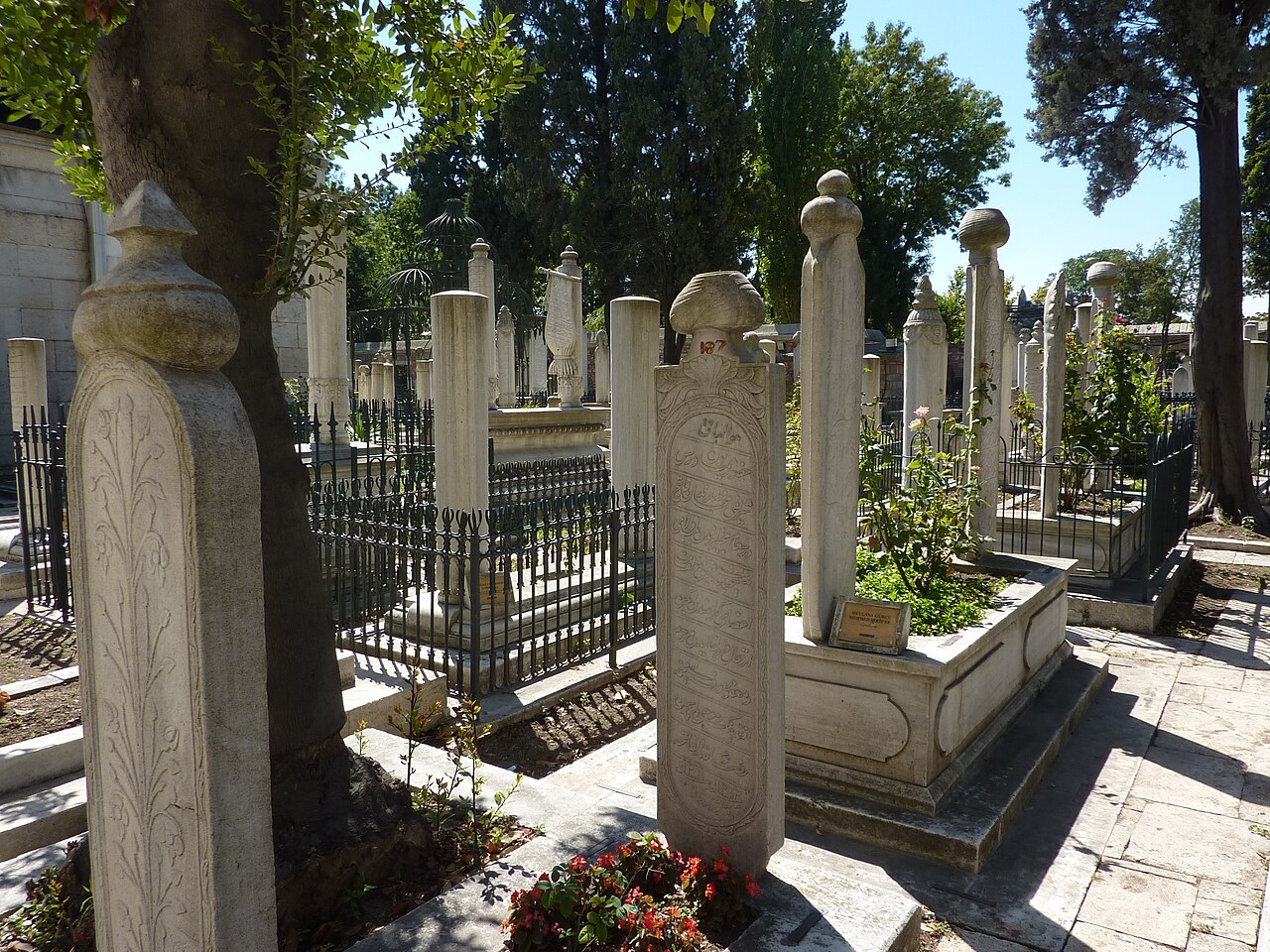 صورة Fatih Mosque Cemetery