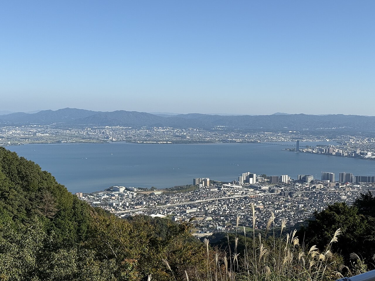 Una fotografia di Lake Biwa
