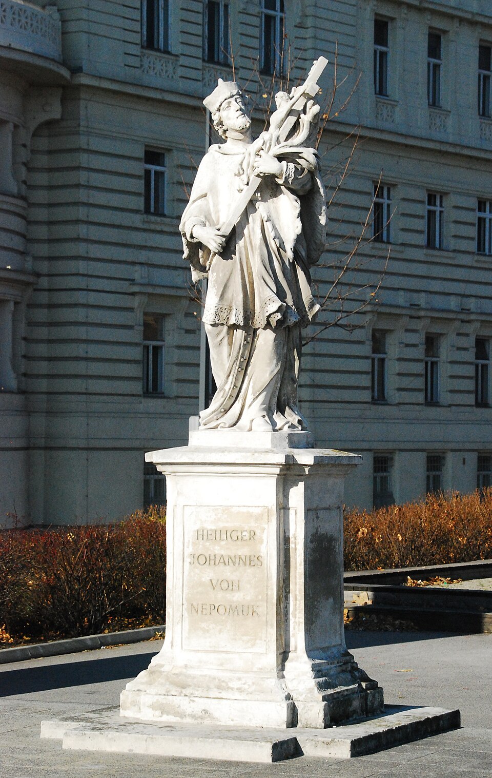 A photograph of Statue of John of Nepomuk, Rossauer Brücke