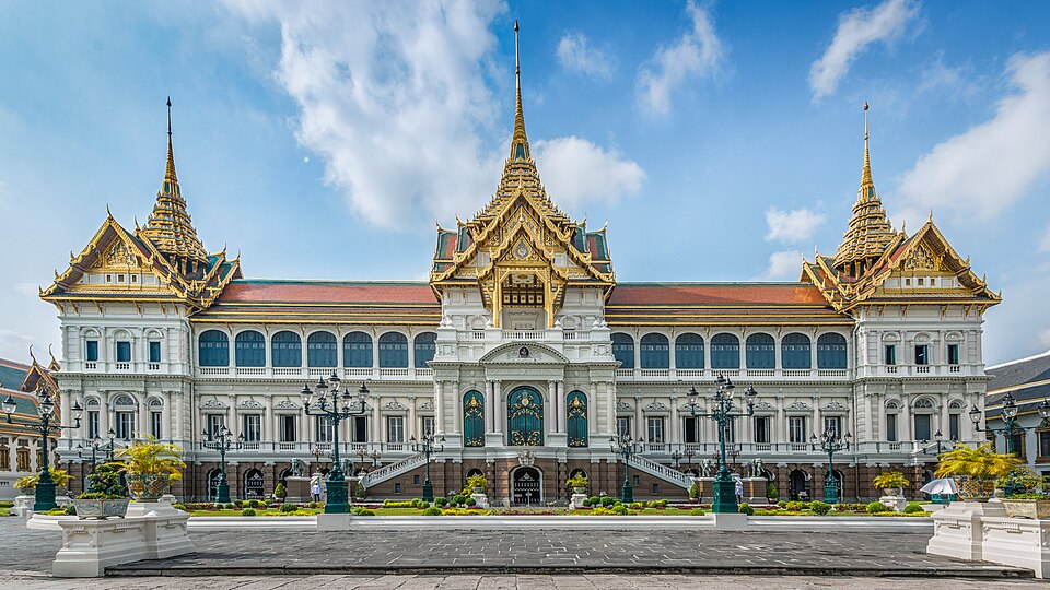 A photograph of Chakri Maha Prasat Throne Hall