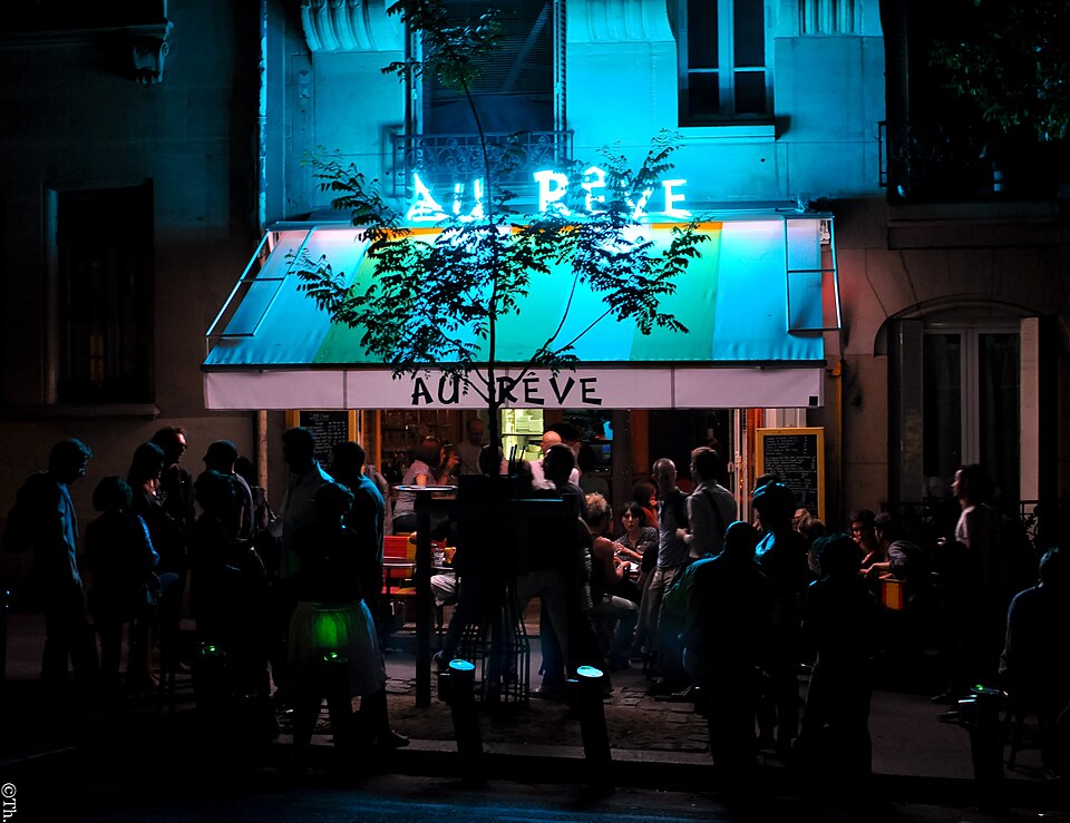 A photograph of Au Rêve