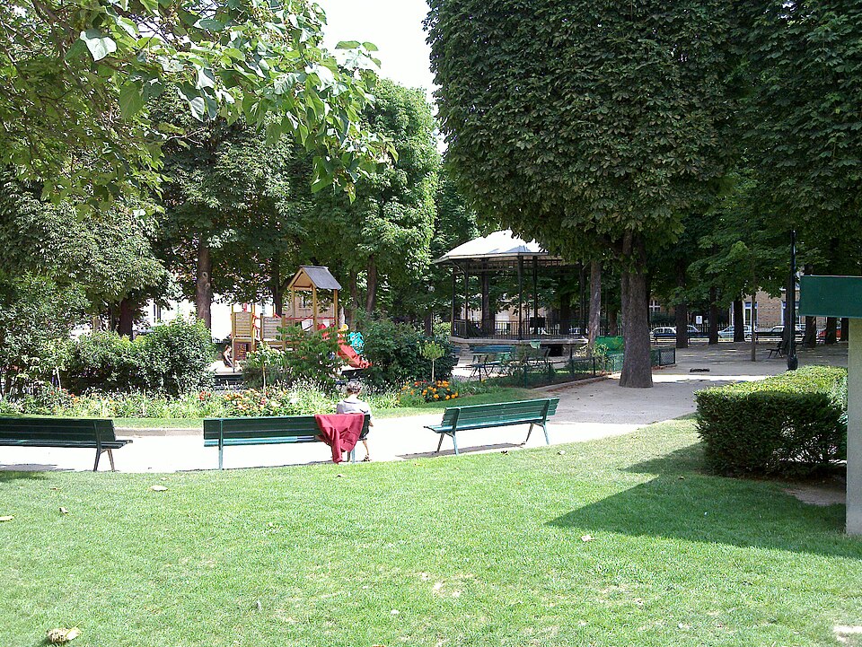 A photograph of square Necker