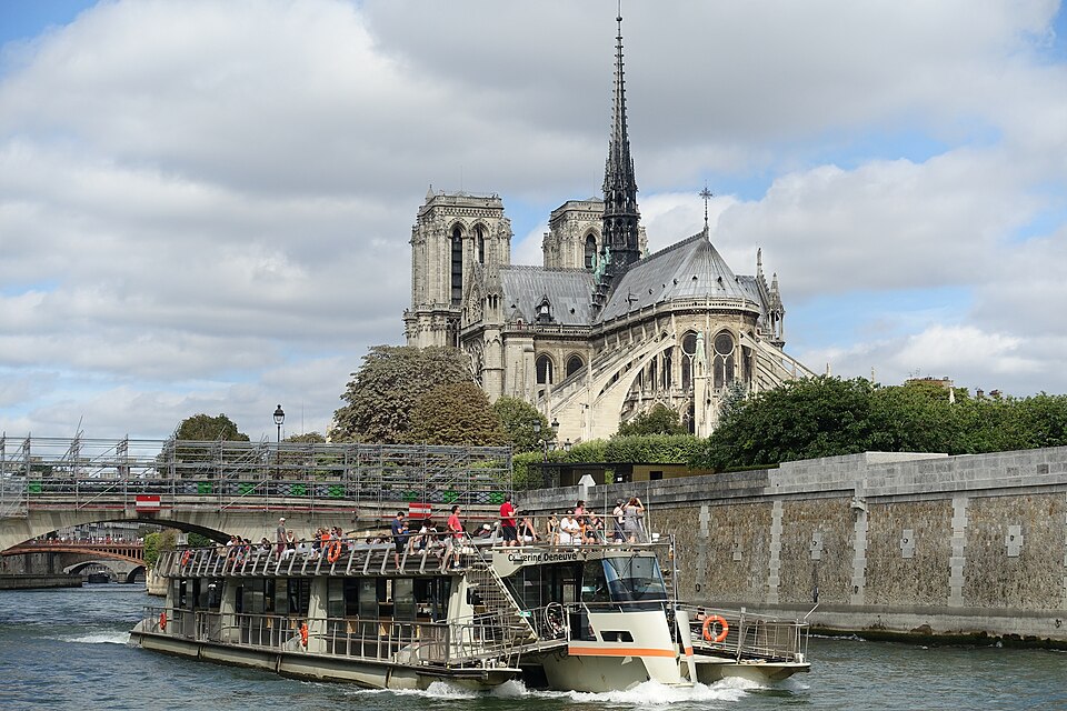 A photograph of Seine river cruise from the Eiffel Tower